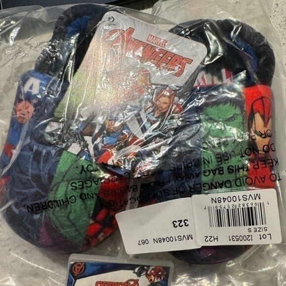 Marvel Marvel Baby Boys Avengers Slippers  - NWT size 5/6 - Picture 1 of 5